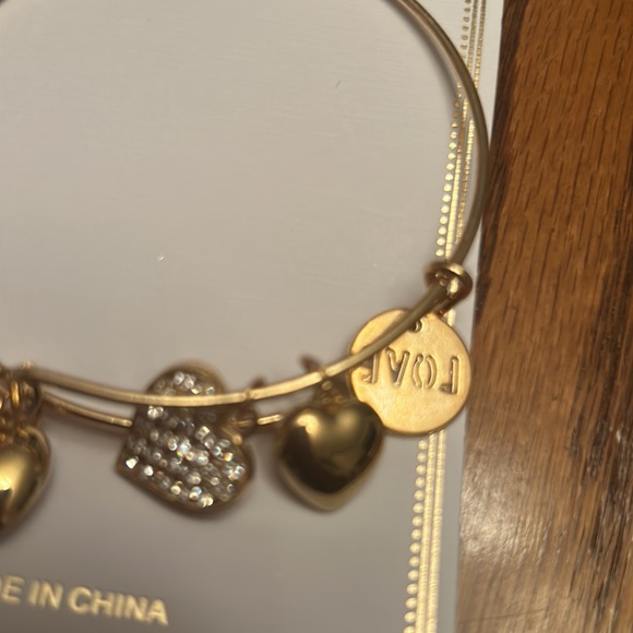 NWT WOMEN CRYSTAL COLLECTION GOLDTONE ADJUSTABLE BLING HEART CROSS LOVE BANGLE - Picture 4 of 5